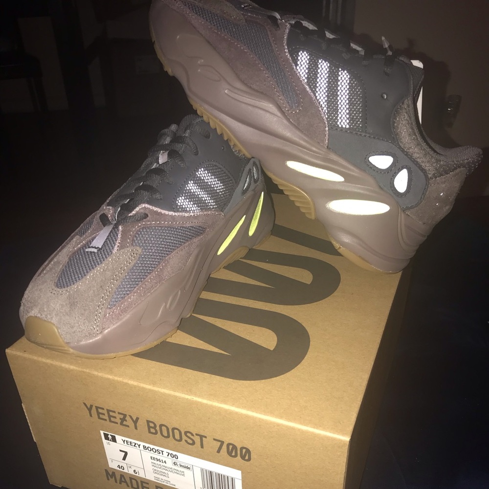 Yeezy Boost 700 size 7